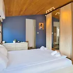 Designer Maisonette With Top Central Location
