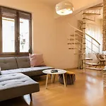 Designer Maisonette With Top Central Location