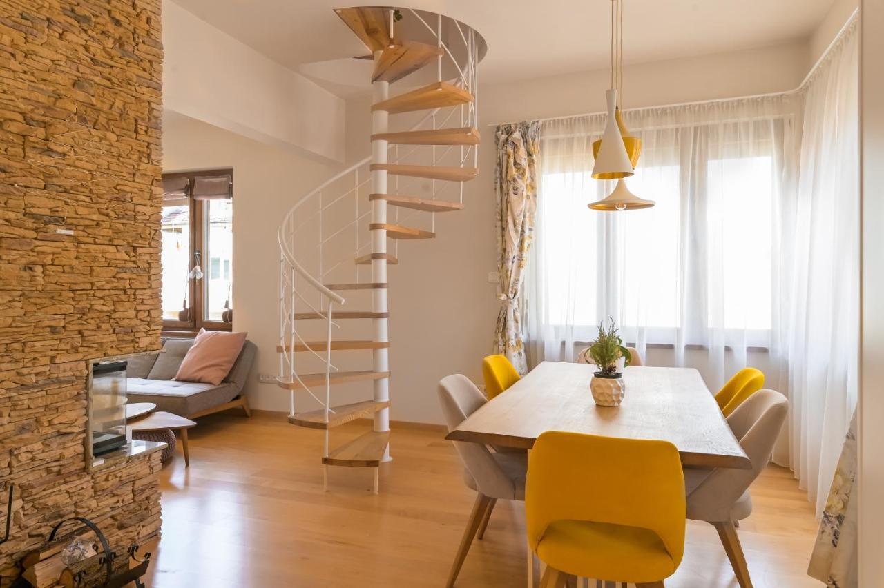 Designer Maisonette With Top Central Location