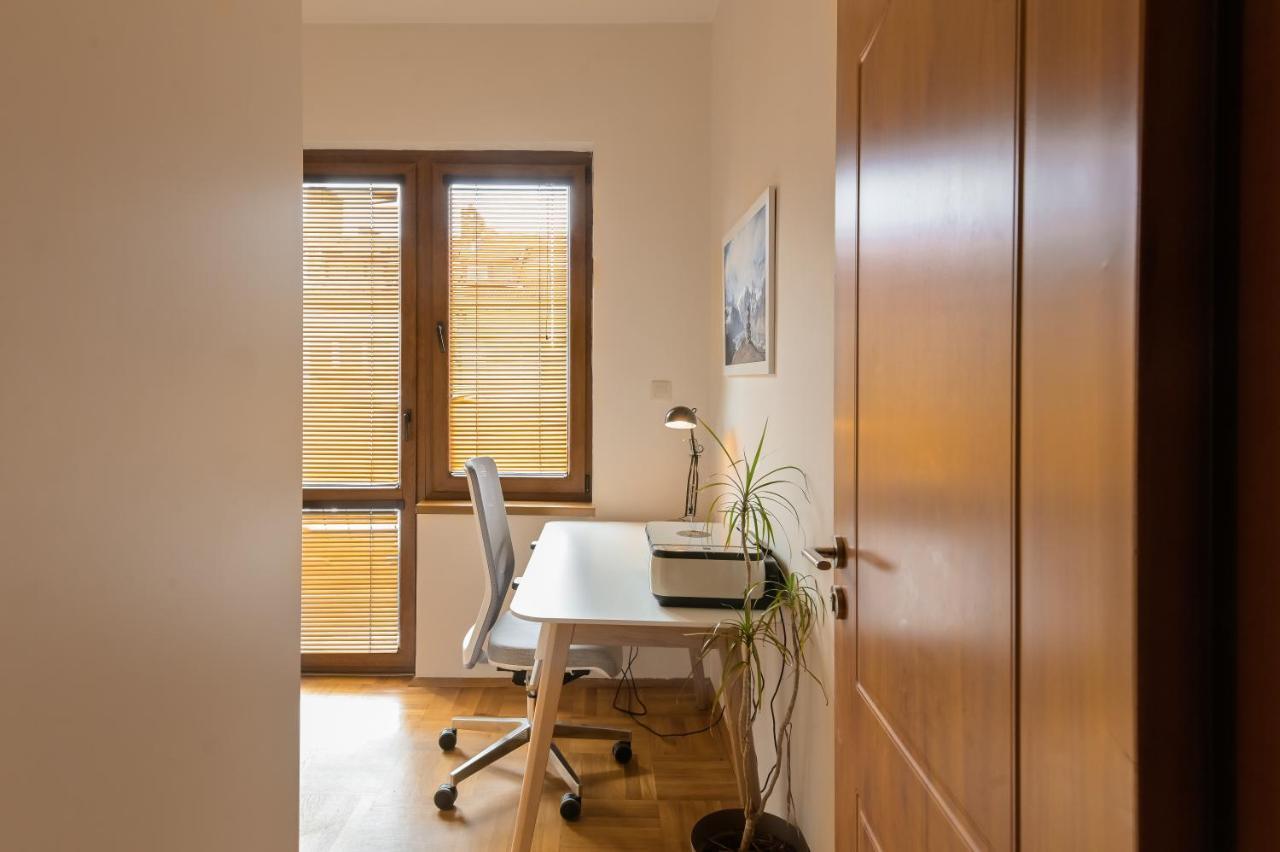 Designer Maisonette With Top Central Location